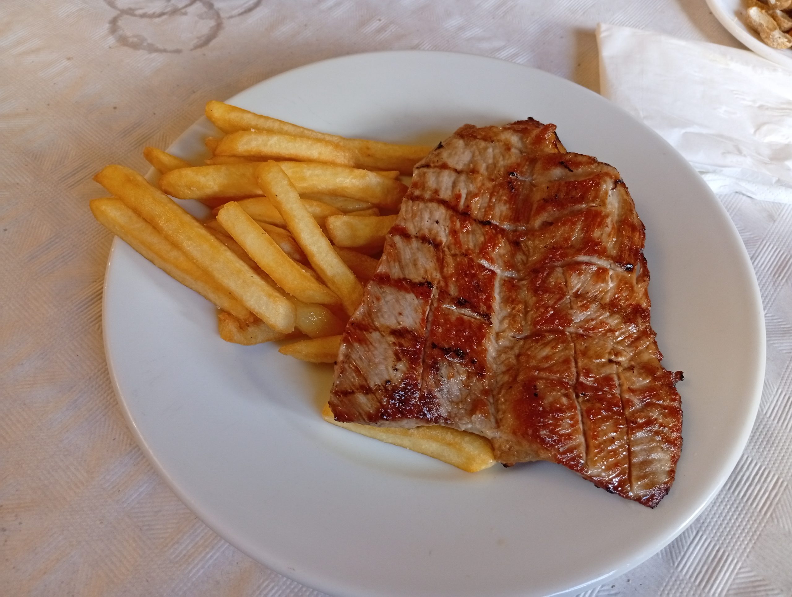 Solomillo a la brasa, tremendo.