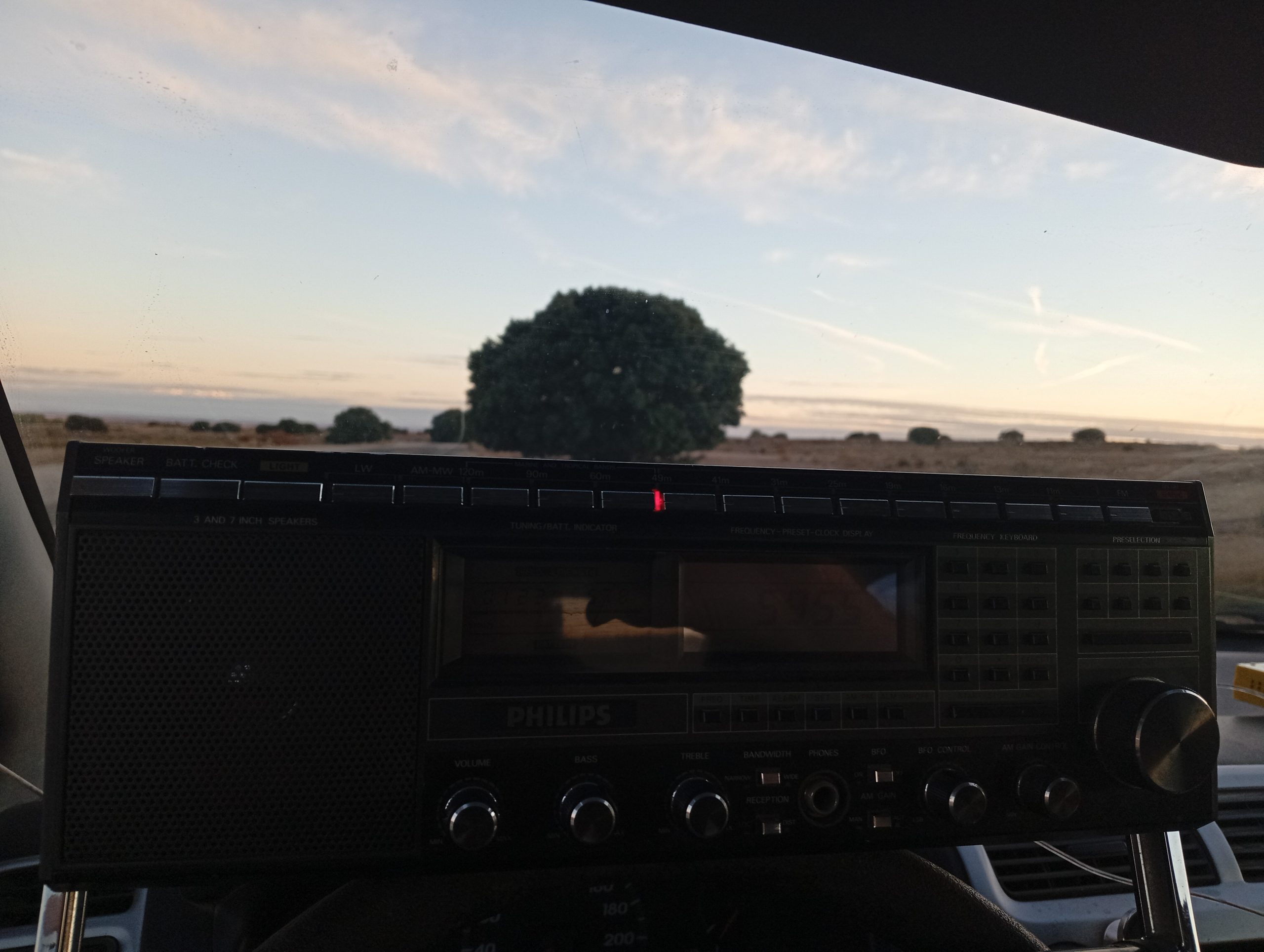 Que mejor manera que acabar el domingo que escuchando